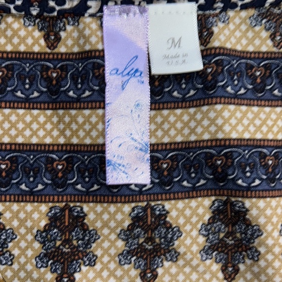 Patterned blouse from Francesca’s - Picture 2 of 4